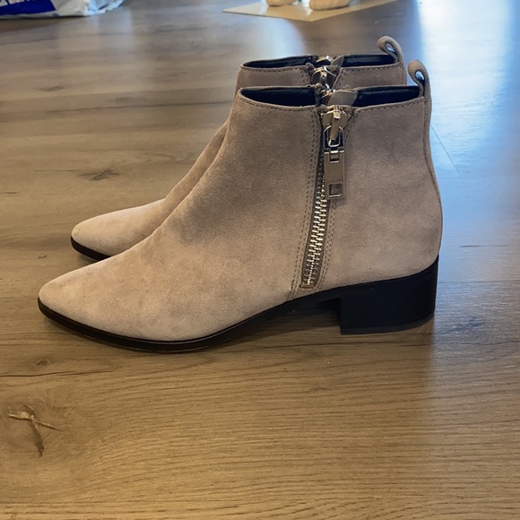 Dolce Vita Grey Leather Booties with Silver Zipper - Picture 5 of 8